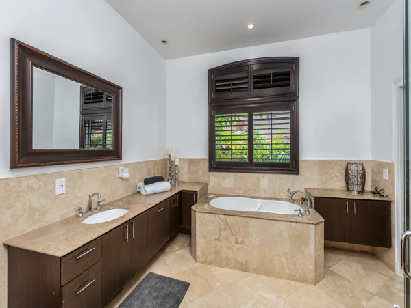 Exclusive Retreat 7 Bedrooms Movie Theater, Pool, Spa, Pool Table & More!